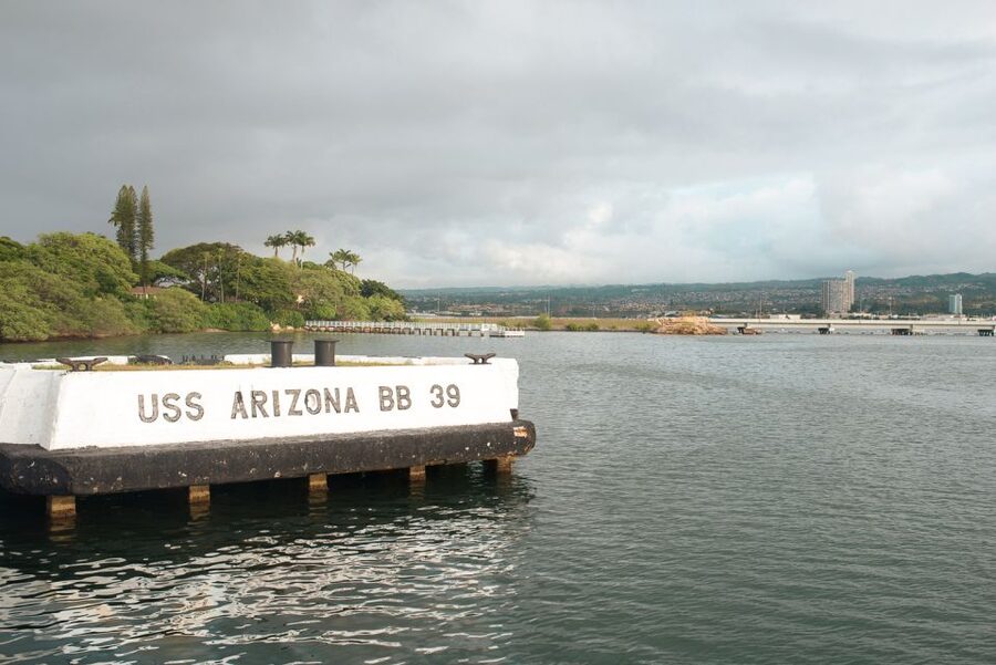 Oahu: Pearl Harbor, USS Arizona, and City Highlights Tour - Historic Honolulu Loop: Iolani Palace, Kamehameha, and More on One Route