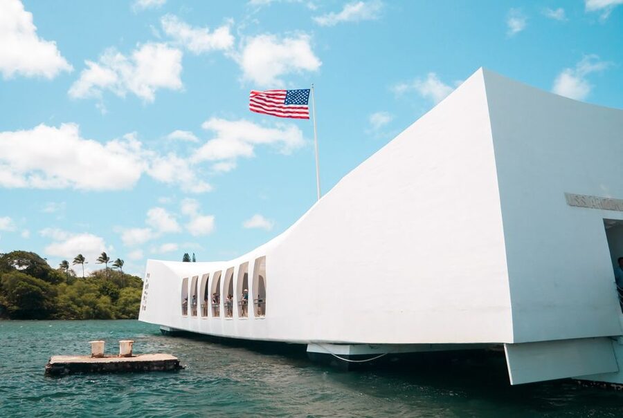 Oahu: Pearl Harbor, USS Arizona, and City Tour - Downtown Honolulu highlights: Iolani Palace, City Hall, and Kawaiahaʻo Church