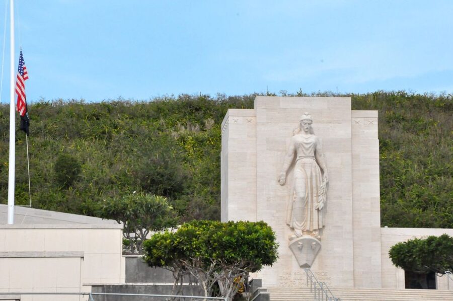 Oahu: Pearl Harbor, USS Arizona, Might Mo, & Honolulu Tour - Honolulu Icons After Pearl Harbor: Punchbowl, Capitol, Iolani, and City Hall