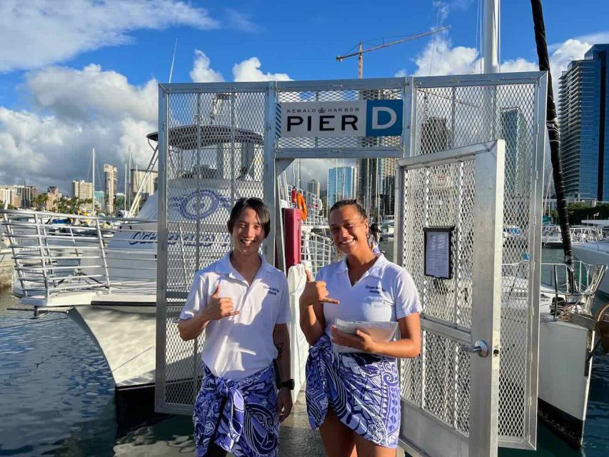 Oahu: Premium Waikiki Sunset Party Cruise with Live DJ - The Boat Setup: Wraparound Seating and the “Front Bow” View