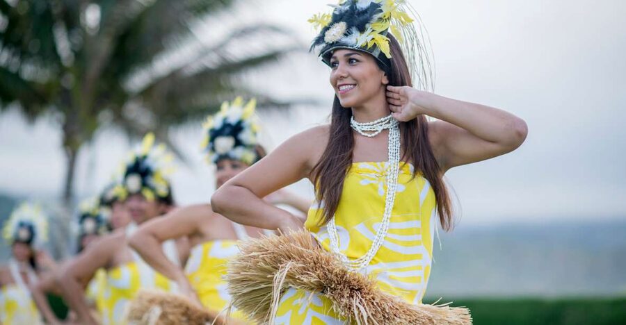 Oahu: Queens Waikiki Luau - Location reality check: indoors, mall courtyard, and why it still works