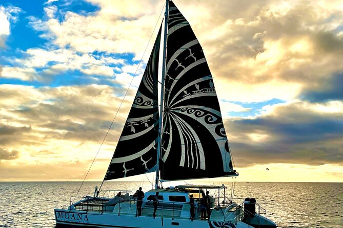 Oahu's Waikiki Coast: Moana’s Sunset Cocktail Sail - The Moana Catamaran ride: what the boat experience feels like