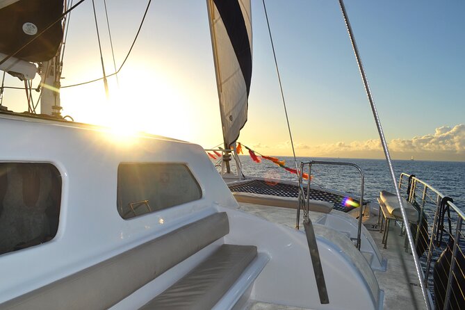 Oahu's Waikiki Coast: Moana’s Sunset Cocktail Sail - VIP upgrades: what to know before you pay more
