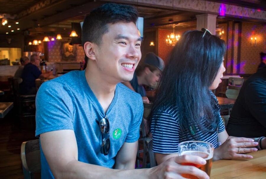 Oahu: Sips & Secrets of Hawaii Pub Crawl - The guide factor: why the stories feel alive