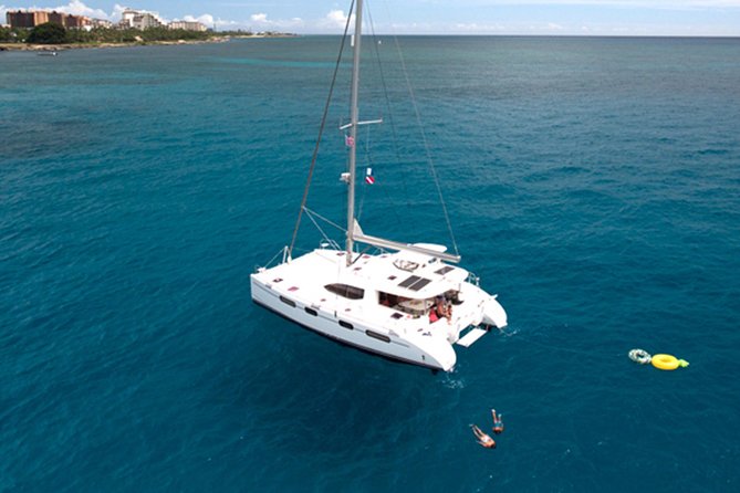 Oahu Small Group Snorkel Tour with Yacht Cruise - Hosted bar and a west-coast cruise: sip while you scan the water