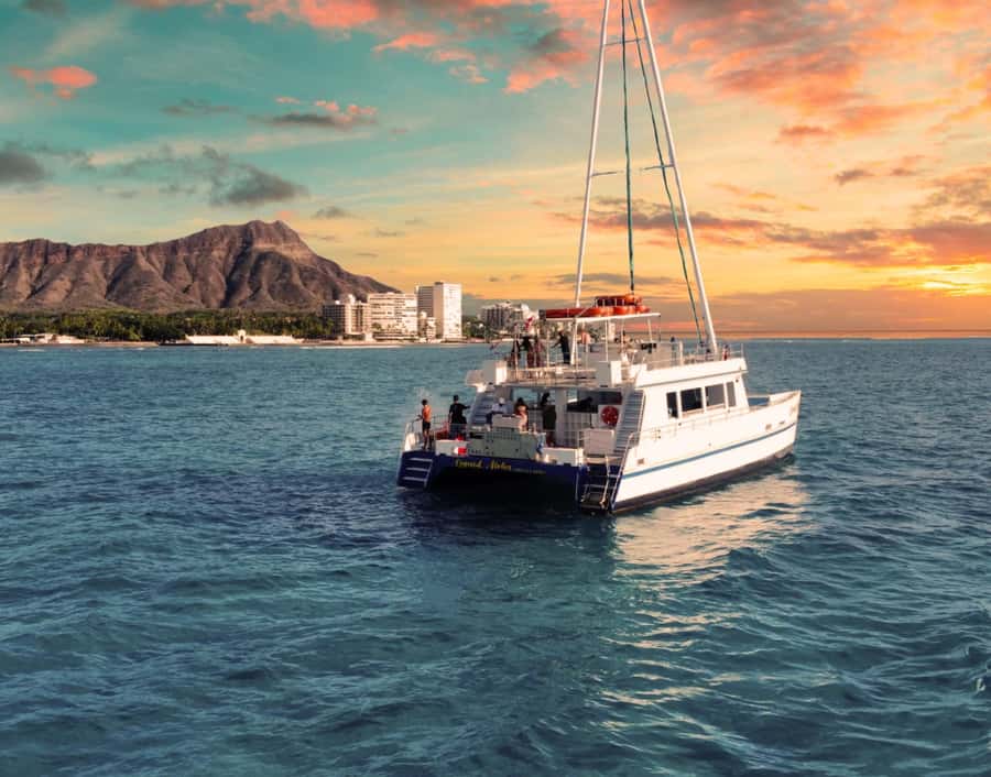 Oahu: Sunset Sail Cruise in Waikiki - Underwater Viewing Room: How You Spot Marine Life on Purpose