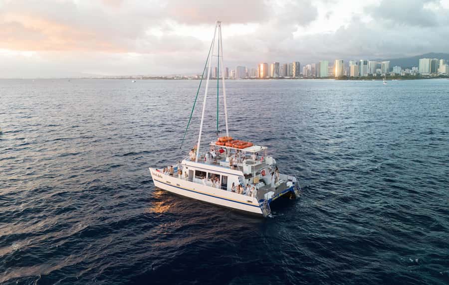 Oahu: Sunset Sail Cruise in Waikiki - Snacks, Drinks, and BYOB: Small Comforts That Help You Stay Longer
