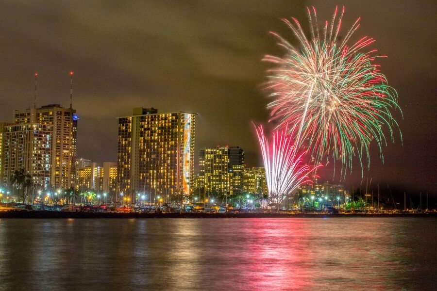 Oahu: Waikiki BYOB Friday Night Fireworks Cruise - What’s included (and what to bring if you like more than snacks)