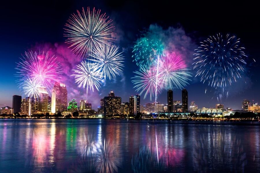 Oahu: Waikiki Friday Fireworks Cruise with Snacks and Drinks - Why a Waikiki Fireworks Cruise Feels Worth It