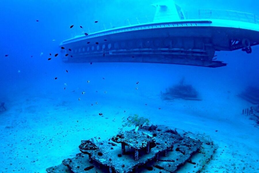 Oahu: Waikiki Submarine Tour - Shipwrecks and airplane structures: why the underwater “targets” matter