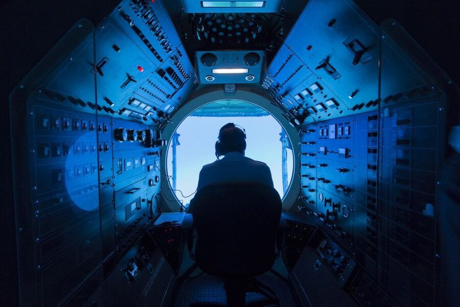 Oahu: Waikiki Submarine Tour - The guides and narration: what to look for while you’re aboard