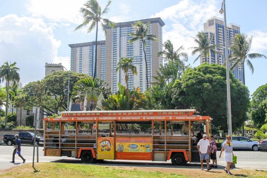 Oahu: Waikiki Trolley Hop-on Hop-off All-Line Pass - Pink Line: Ala Moana Center and Waikiki Shopping Runs
