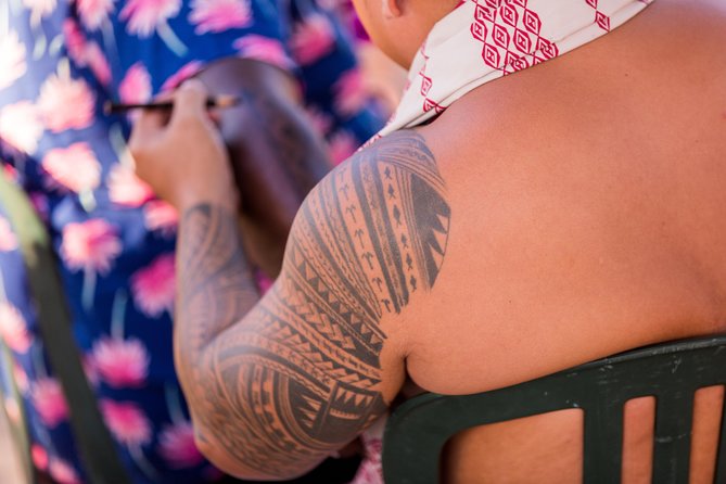 Paradise Cove Luau - The imu ceremony and Royal Court procession: what to watch for