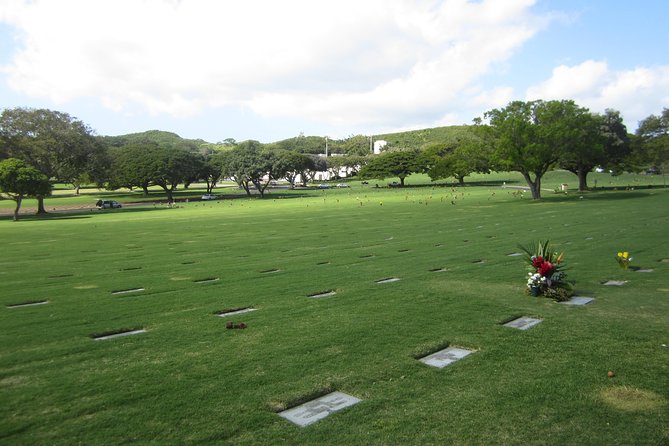Pearl Harbor History Remembered Tour from Ko Olina - Honolulu drive time: a guided look at the places behind the photos