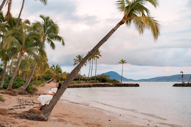 Private Professional Vacation Photoshoot in Honolulu - How the Photographer Finds the Right Look (Without Making It Weird)