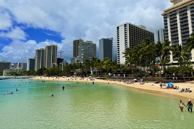 Private Walking Food Tour in Honolulu With Secret Food Tours - Stop 5: Duke Kahanamoku Lagoon and the surfing legacy