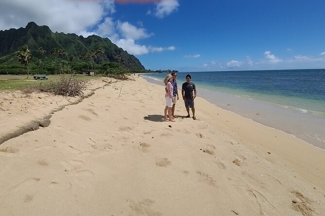 Skip the Crowds: Secret Oahu Half Circle Tour with a Local - Kahala Ave: the luxury south shore detour with cultural context