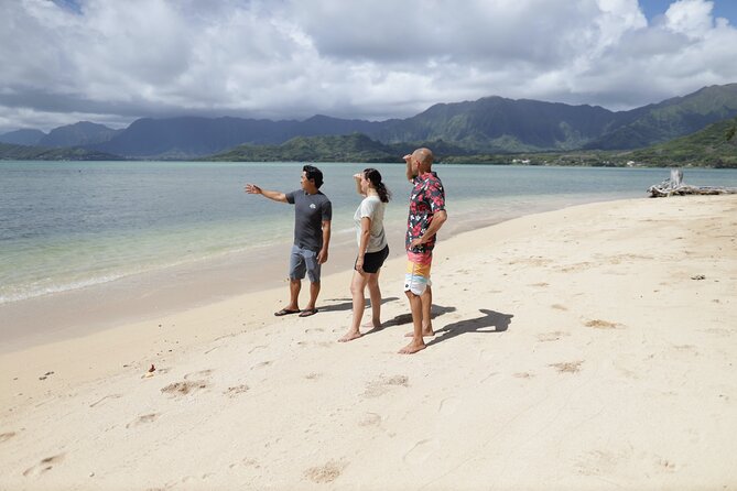 Skip the Crowds: Secret Oahu Half Circle Tour with a Local - Downtown Honolulu: Iolani Palace to Kawaiahao Church without losing your morning