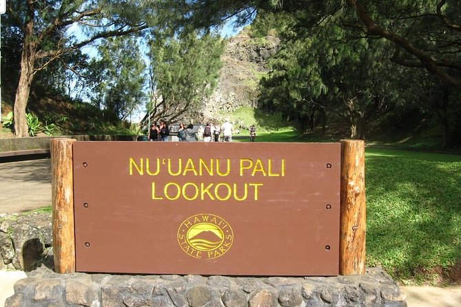 South Shore Aloha Friendly Tour - Stop 3: Hawaii Kai Lookout and the curve of the coast