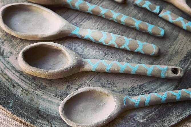 Two-hours handmade ceramic class, make your own souvenir Honolulu - Meeting Karen: what you should expect from the instruction