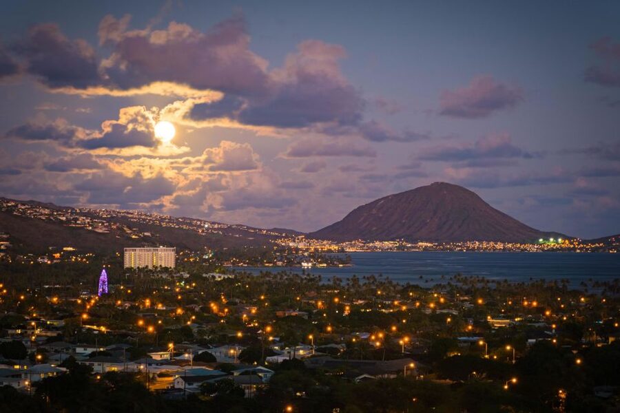 Unique Honolulu Sunset and Light Painting Tour - Beach light painting: turning provided lights into art