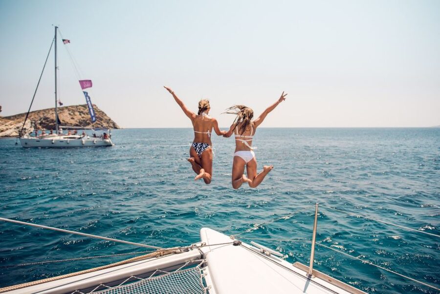 Waikiki: 5-in-1 Turtle Snorkeling Trip with Shuttle Option - Ocean Intrigue on the water: comfort, bathrooms, and the catamaran feel