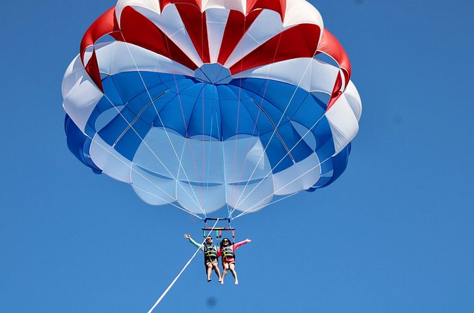 Waikiki and Diamond Head Parasailing Experience - Stop 1: the X-Treme Parasail launch setup and safety briefing
