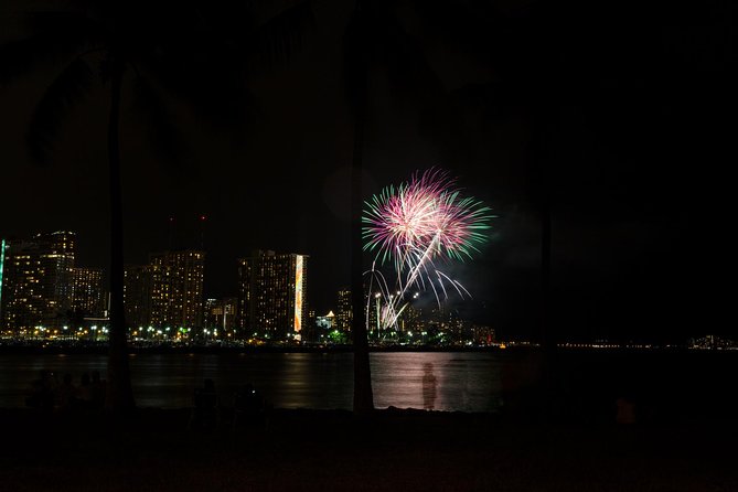 Waikiki Fireworks Dinner Cruise: Sail & Sparkle on Friday Nights - Waikiki Fireworks from a Catamaran: Why This One Works