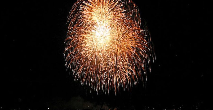 Waikiki Friday Night Fireworks Sail - Sunset sail along Waikiki: where the night starts to feel special
