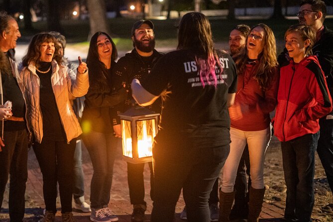 Waikiki Ghost Tour: Torches & Terrors - Waikiki after-dark: why an 8:00 pm start changes everything