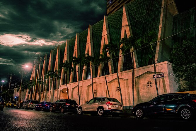 Waikiki Ghost Tour: Torches & Terrors - Torches & Terrors: the mood, without pretending it’s a horror movie
