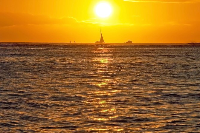 Waikiki Signature Sunset Catamaran Sail - Food and Drinks: Bento Bites and Two-Ticket Bar Strategy