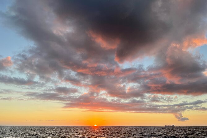 Waikiki Sunset Boat Cruise - Waikiki Sunset Cruise: What the Evening Feels Like