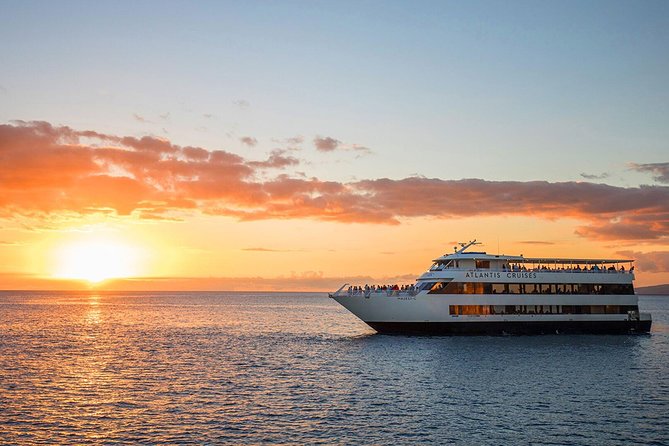 Waikiki Sunset Cocktail Cruise aboard the Majestic by Atlantis - The on-board vibe: music, sing-alongs, and that easy family feel