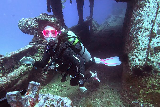 Waikiki Two Tank Guided Scuba Diving Adventure: Certified Diver - Reefs plus historic shipwrecks on Oahu’s south shore