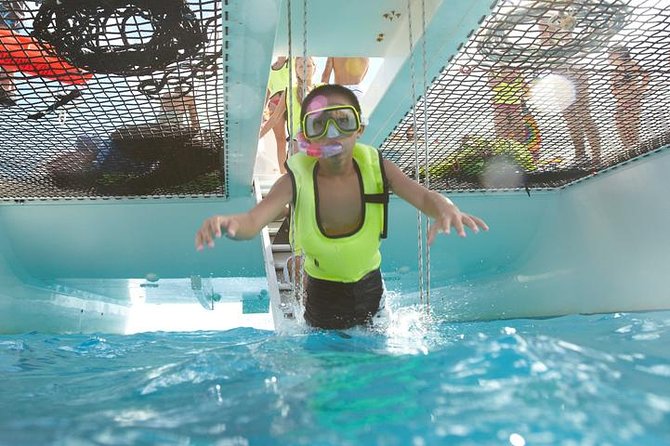 West Oahu Dolphin Watch and Snorkel Sail with Lunch - Crew Energy: What Makes the Day Feel Smooth